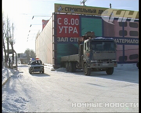 ЧП на парковке: в Екатеринбурге водитель грузовика погиб под колесами собственного авто 